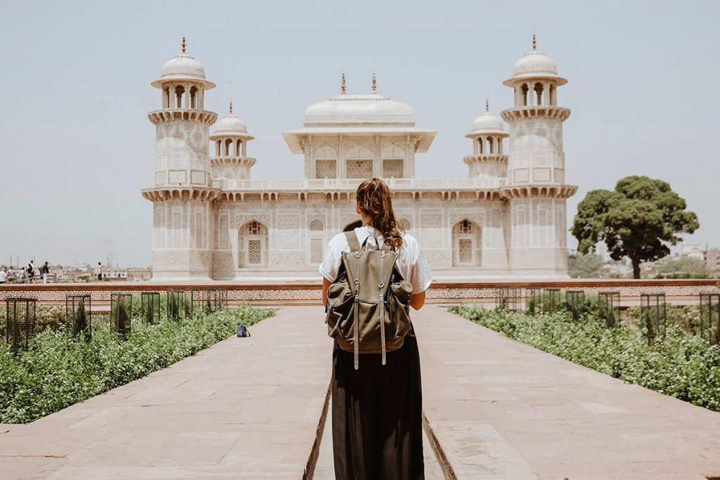 internet-travel-india-tourist-woman
